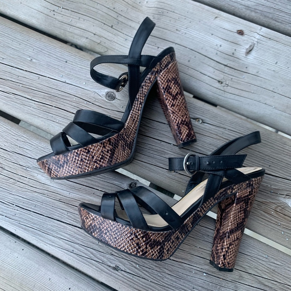 🌹MARC FISHER PLATFORM SANDALS